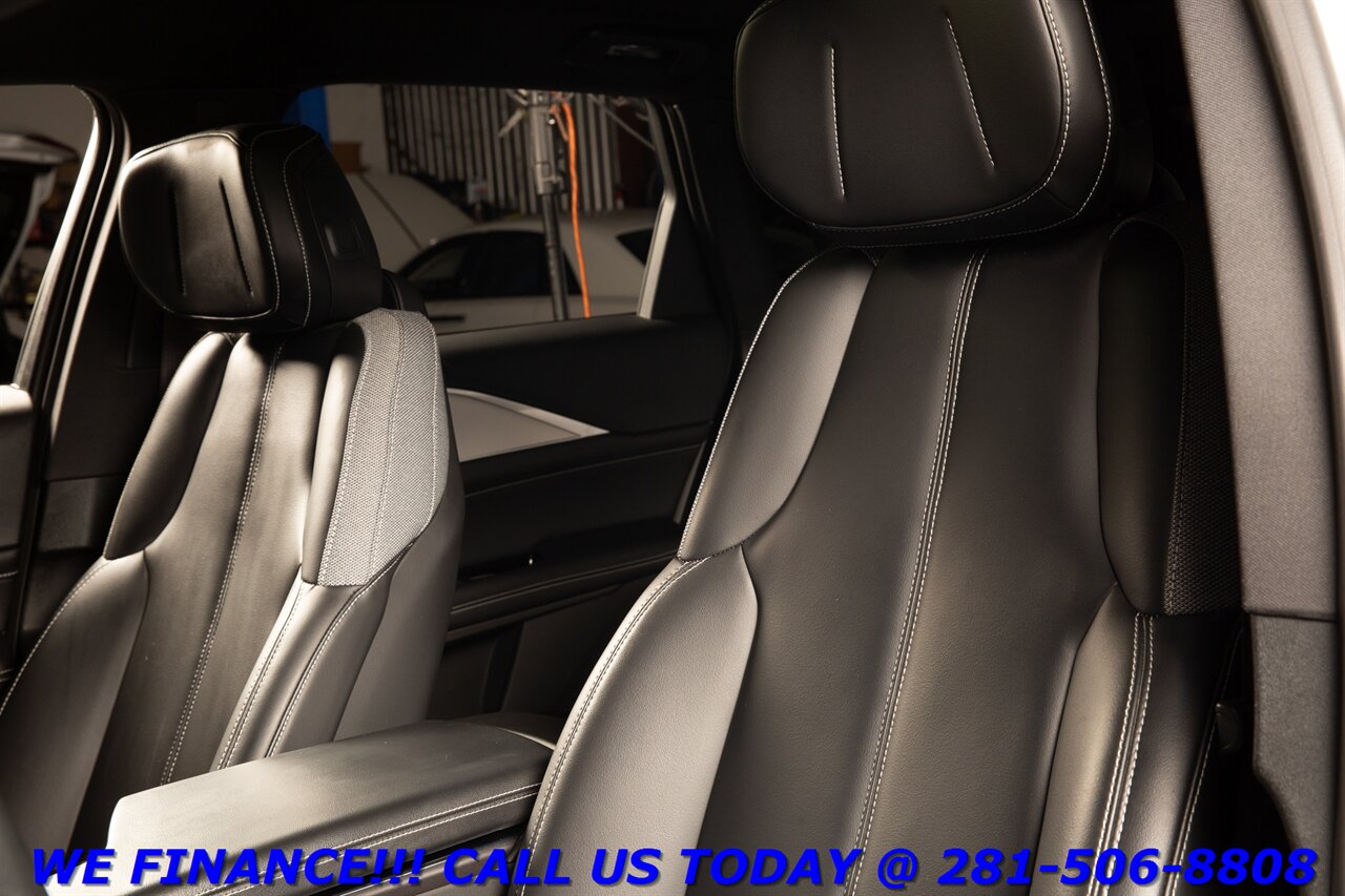 2024 Cadillac LYRIQ 2024 Tech AWD NAV PANO ADAPT CRUISE BLIND 31K MLS - Photo 12 - Houston, TX 77031