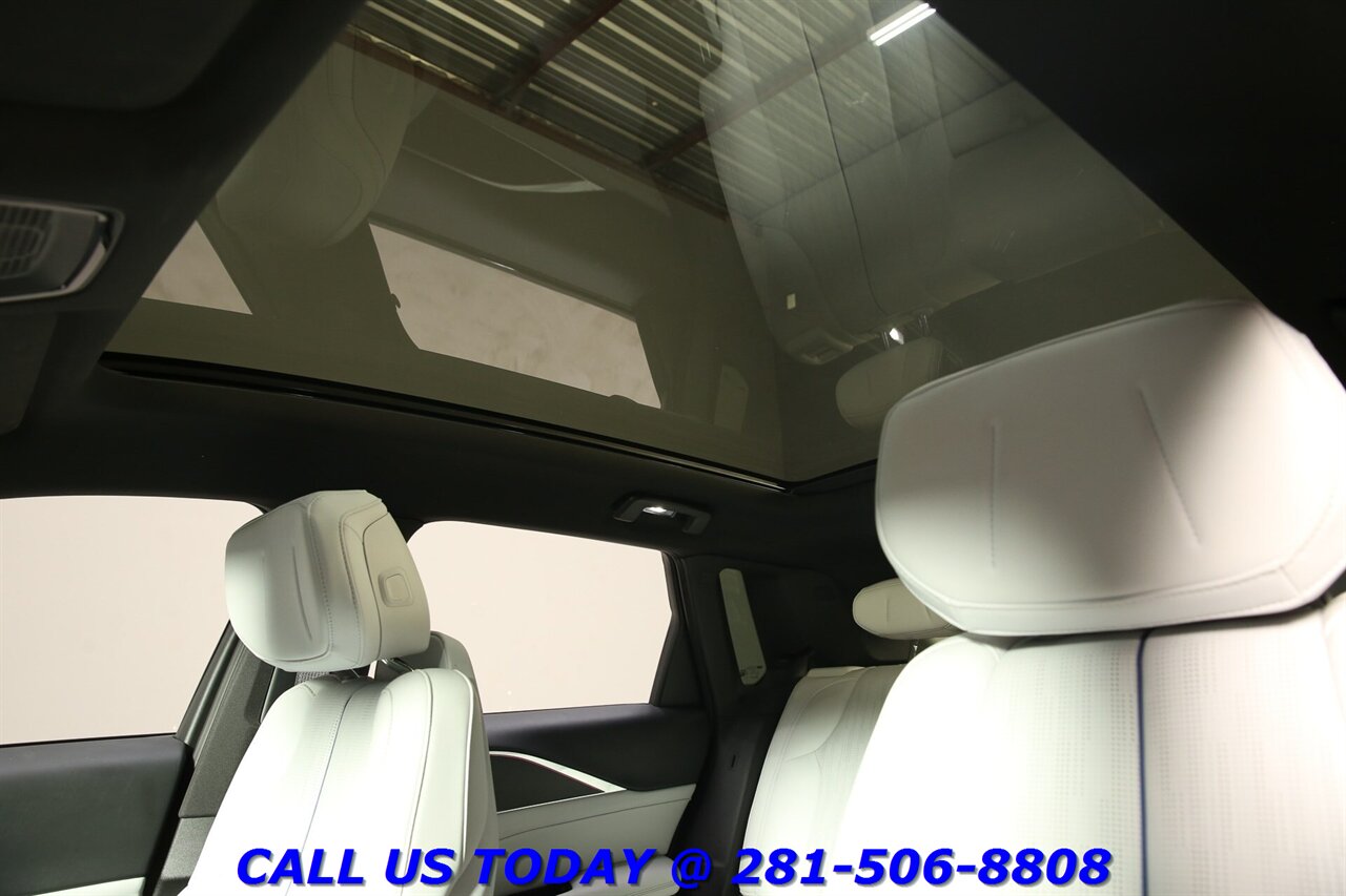 2024 Cadillac LYRIQ 2024 Luxury AWD 500HP NAV PANO ADAPT BLIND 23K MLS - Photo 12 - Houston, TX 77031