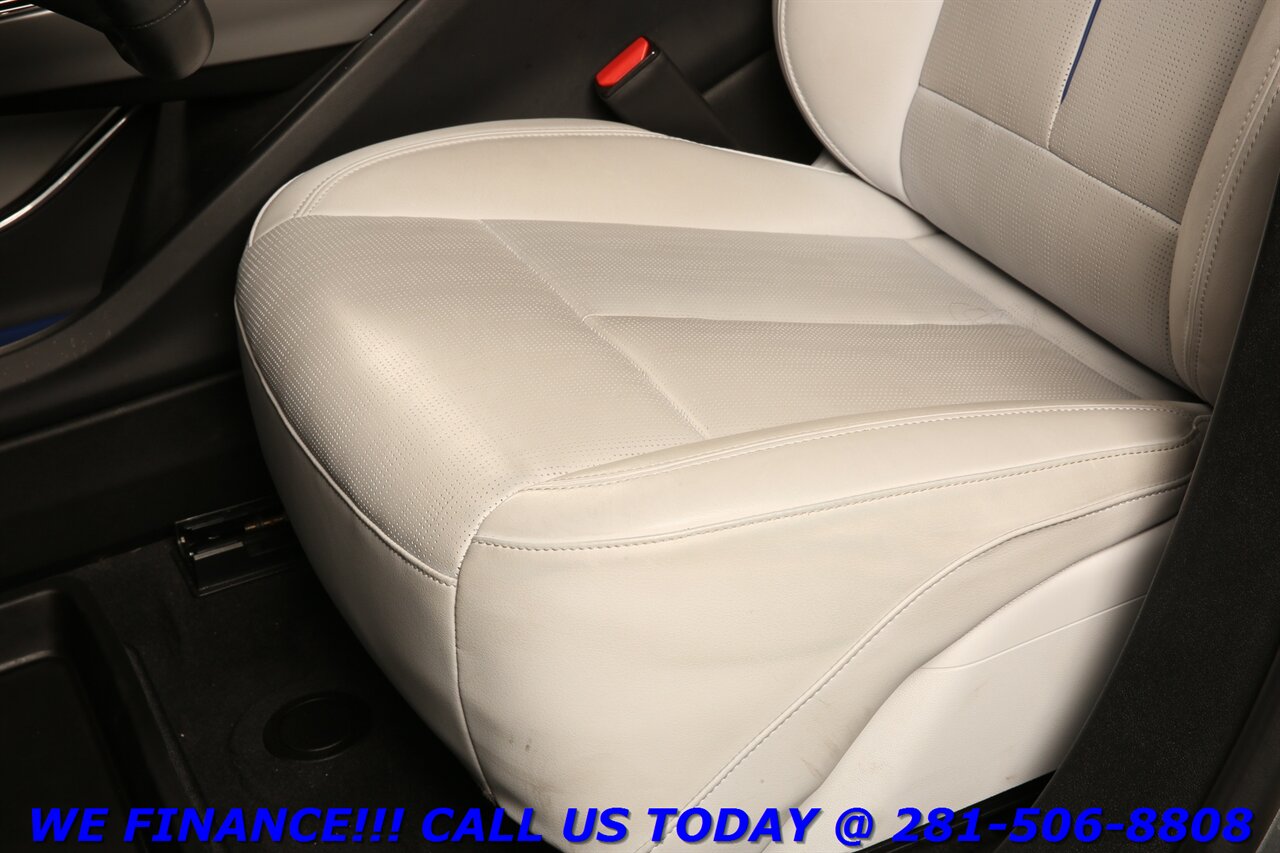 2024 Cadillac LYRIQ 2024 Luxury AWD NAV PANO ADAPT BLIND 23K MLS   - Photo 13 - Houston, TX 77031