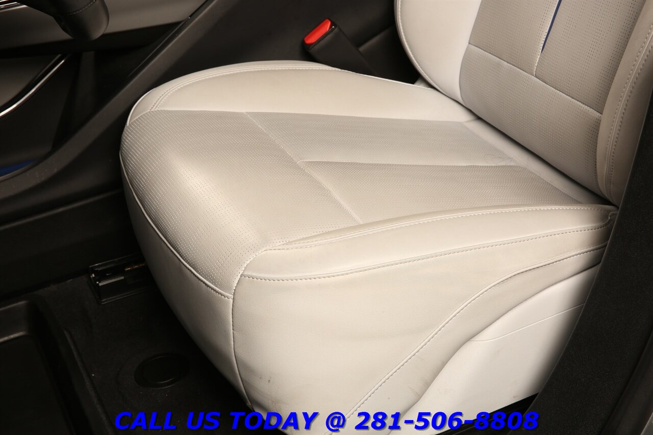 2024 Cadillac LYRIQ 2024 Luxury AWD 500HP NAV PANO ADAPT BLIND 23K MLS - Photo 14 - Houston, TX 77031