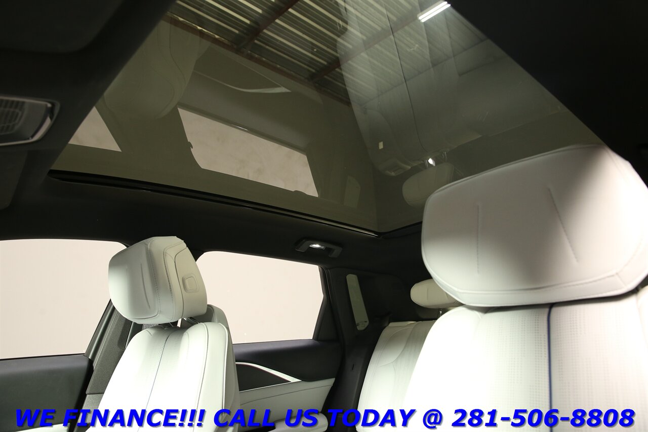 2024 Cadillac LYRIQ 2024 Luxury AWD NAV PANO ADAPT BLIND 23K MLS   - Photo 11 - Houston, TX 77031