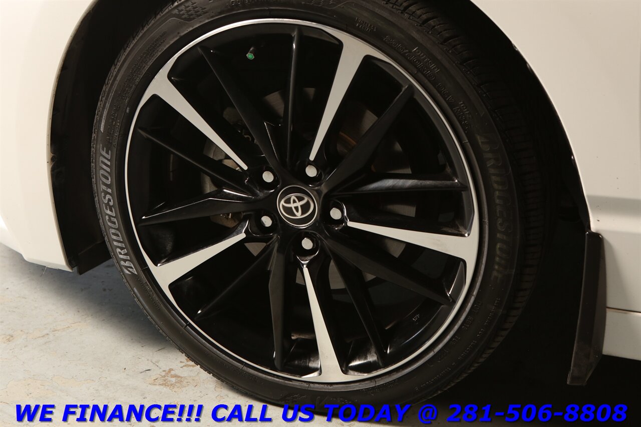 2022 Toyota Avalon 2022 Limited NAV HUD SUN BLIND JBL CAMERA 54K MLS - Photo 24 - Houston, TX 77031