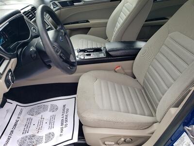 2017 Ford Fusion SE   - Photo 9 - Madison, OH 44057