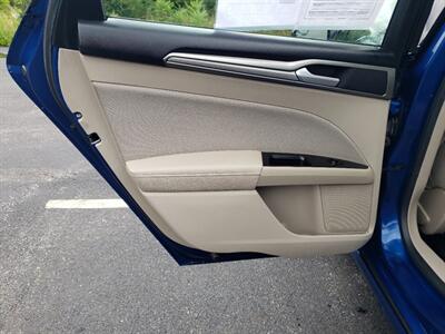 2017 Ford Fusion SE   - Photo 13 - Madison, OH 44057