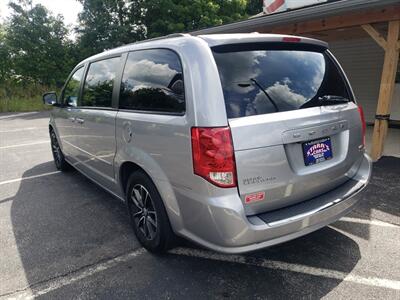 2017 Dodge Grand Caravan GT - Photo 6 - Madison, OH 44057