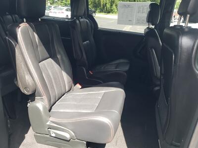 2017 Dodge Grand Caravan GT - Photo 17 - Madison, OH 44057