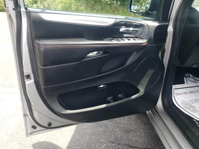 2017 Dodge Grand Caravan GT - Photo 13 - Madison, OH 44057