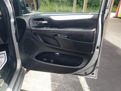 2017 Dodge Grand Caravan GT - Photo 14 - Madison, OH 44057