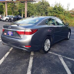 2013 Lexus ES 350 - Photo 4 - Madison, OH 44057