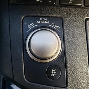 2013 Lexus ES 350 - Photo 21 - Madison, OH 44057