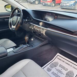 2013 Lexus ES 350 - Photo 17 - Madison, OH 44057
