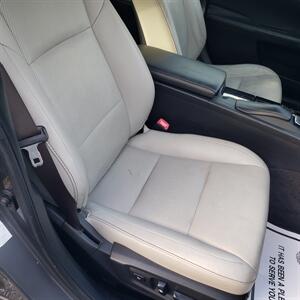 2013 Lexus ES 350 - Photo 16 - Madison, OH 44057