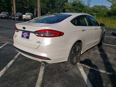2017 Ford Fusion SE - Photo 4 - Madison, OH 44057