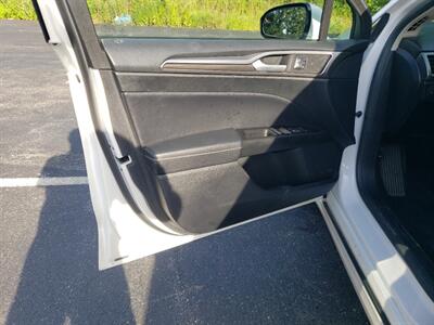 2017 Ford Fusion SE - Photo 12 - Madison, OH 44057