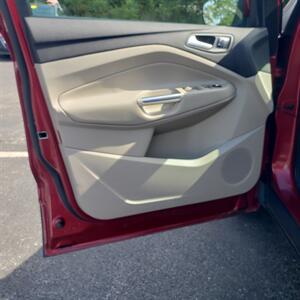 2016 Ford Escape Titanium   - Photo 13 - Madison, OH 44057