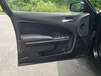 2011 Dodge Charger SE - Photo 11 - Madison, OH 44057
