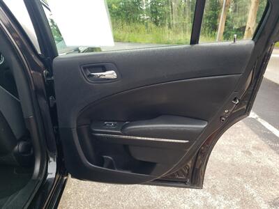 2011 Dodge Charger SE - Photo 14 - Madison, OH 44057
