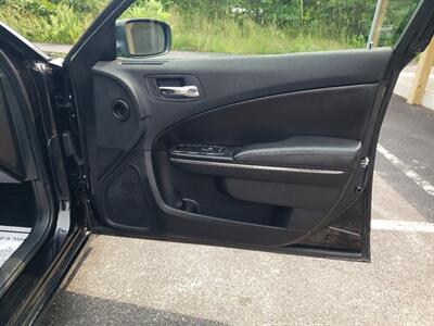 2011 Dodge Charger SE - Photo 13 - Madison, OH 44057