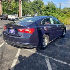 2017 Chevrolet Malibu LS   - Photo 5 - Madison, OH 44057