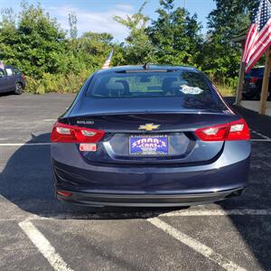 2017 Chevrolet Malibu LS   - Photo 6 - Madison, OH 44057