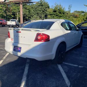 2014 Dodge Avenger SE - Photo 4 - Madison, OH 44057