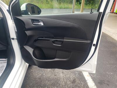 2019 Chevrolet Sonic LT Auto - Photo 13 - Madison, OH 44057