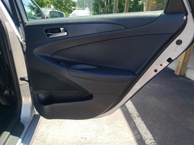 2013 Hyundai Sonata SE 2.0T - Photo 14 - Madison, OH 44057