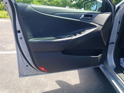 2013 Hyundai Sonata SE 2.0T - Photo 11 - Madison, OH 44057