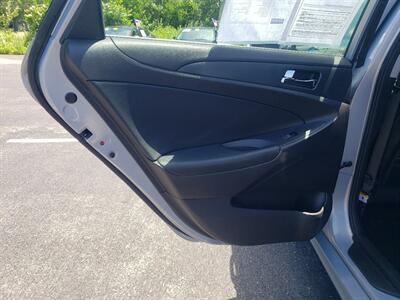 2013 Hyundai Sonata SE 2.0T - Photo 12 - Madison, OH 44057
