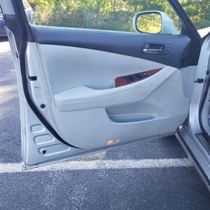 2009 Lexus ES 350   - Photo 12 - Madison, OH 44057
