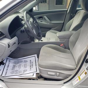 2010 Toyota Camry LE - Photo 8 - Madison, OH 44057