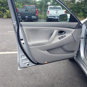 2010 Toyota Camry LE - Photo 11 - Madison, OH 44057