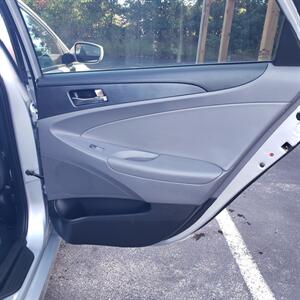 2013 Hyundai SONATA SE 2.0T   - Photo 14 - Madison, OH 44057