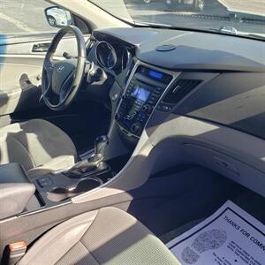 2013 Hyundai SONATA SE 2.0T   - Photo 16 - Madison, OH 44057