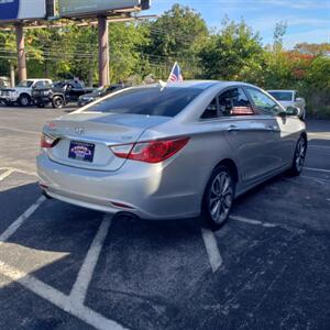 2013 Hyundai SONATA SE 2.0T   - Photo 4 - Madison, OH 44057