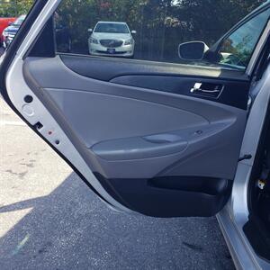 2013 Hyundai SONATA SE 2.0T   - Photo 12 - Madison, OH 44057