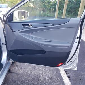 2013 Hyundai SONATA SE 2.0T   - Photo 13 - Madison, OH 44057
