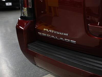 2018 Cadillac Escalade ESV Platinum 4X4   - Photo 11 - Addison, IL 60101