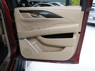 2018 Cadillac Escalade ESV Platinum 4X4   - Photo 19 - Addison, IL 60101