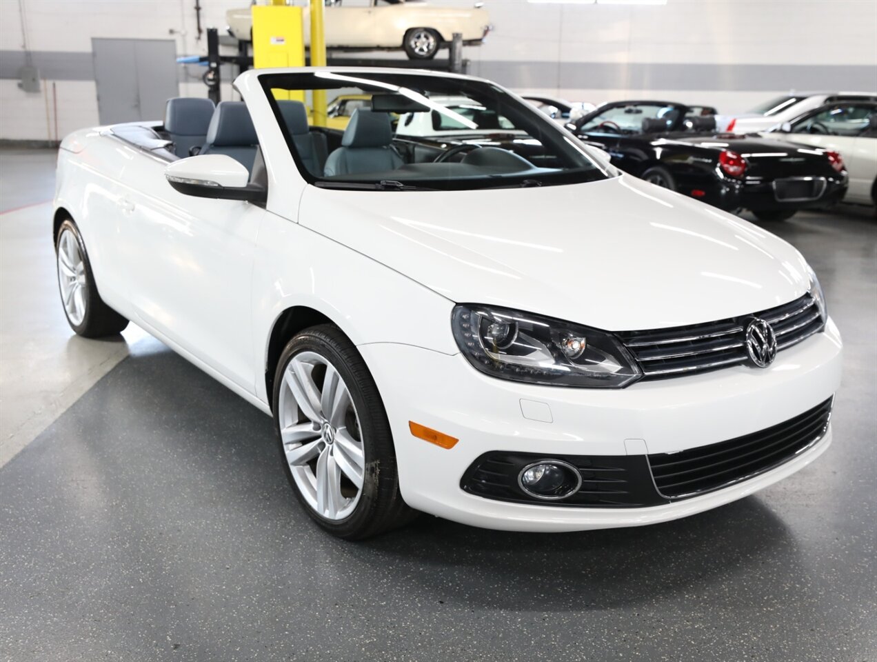 2014 Volkswagen Eos Executive SULEV - Photo 7 - Addison, IL 60101