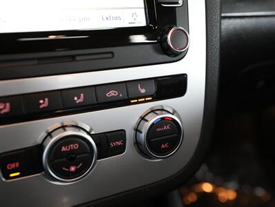 2014 Volkswagen Eos Executive SULEV - Photo 31 - Addison, IL 60101