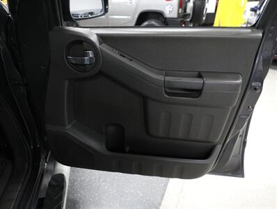 2015 Nissan Xterra PRO-4X   - Photo 18 - Addison, IL 60101