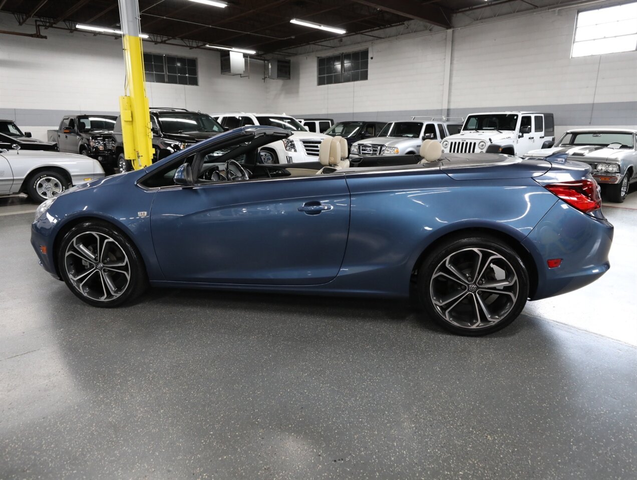 2016 Buick Cascada Premium - Photo 14 - Addison, IL 60101