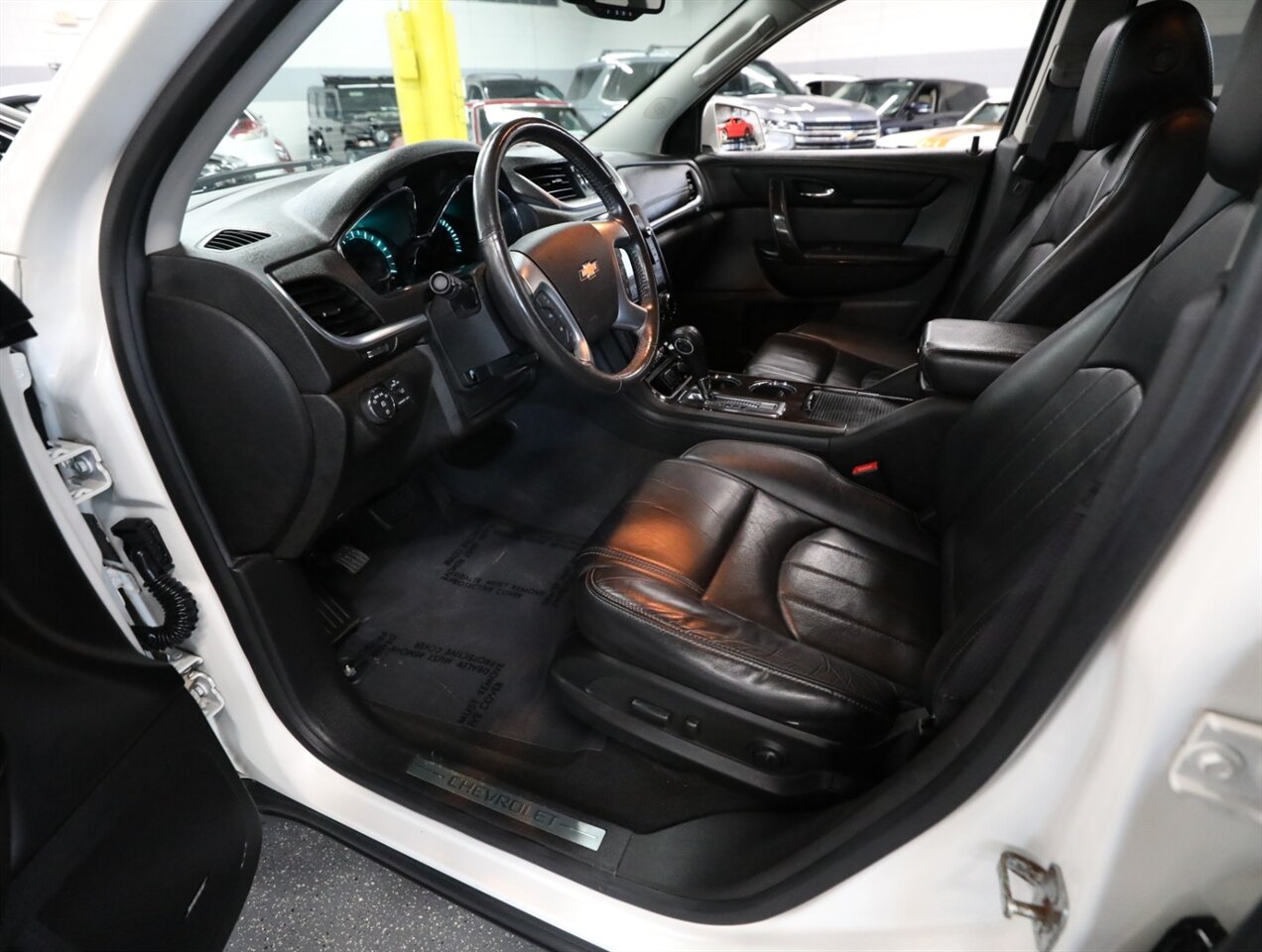 2015 Chevrolet Traverse LTZ AWD - Photo 35 - Addison, IL 60101