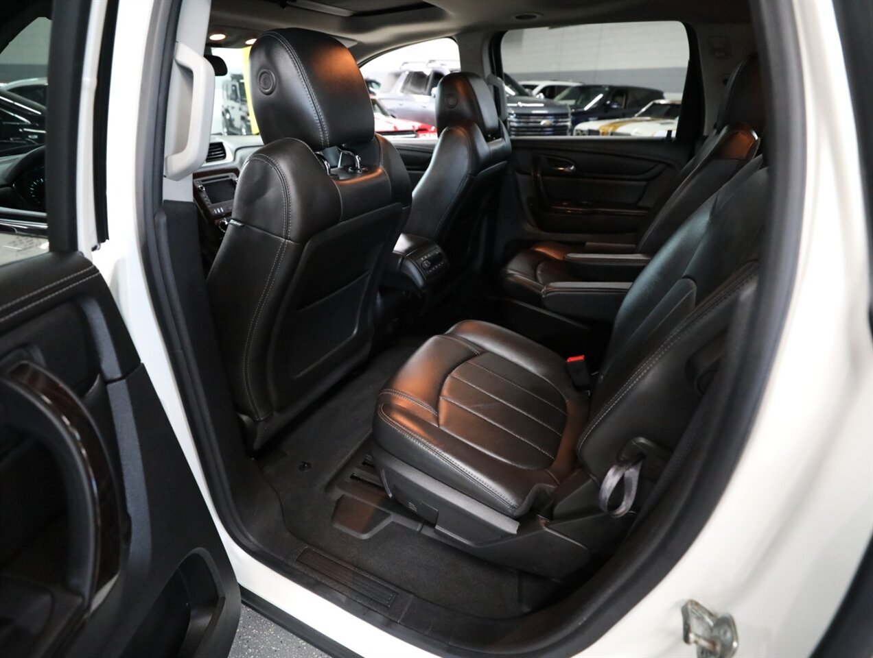 2015 Chevrolet Traverse LTZ AWD - Photo 29 - Addison, IL 60101