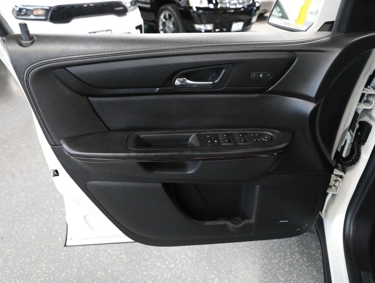 2015 Chevrolet Traverse LTZ AWD - Photo 33 - Addison, IL 60101