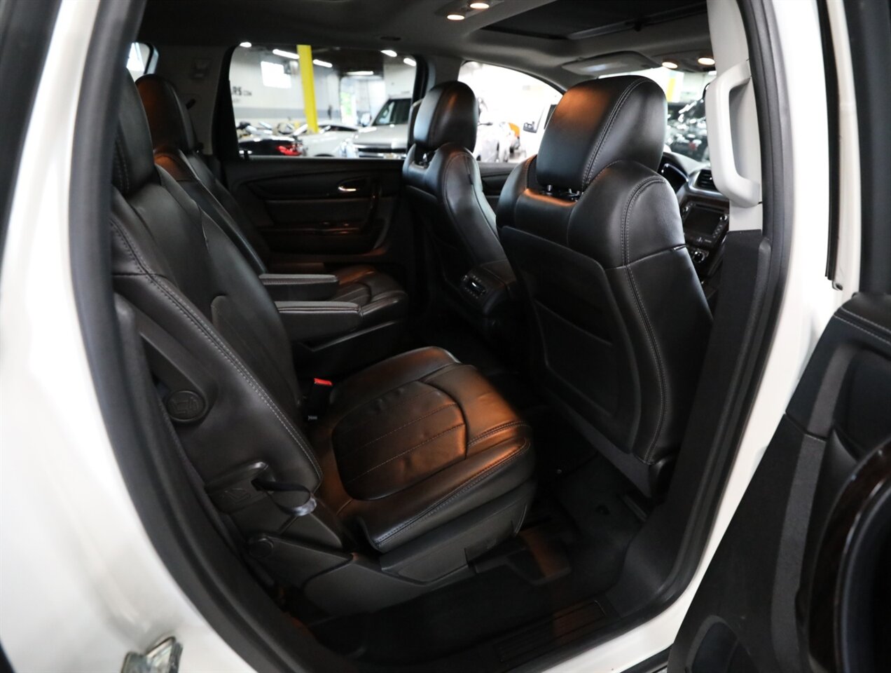 2015 Chevrolet Traverse LTZ AWD - Photo 21 - Addison, IL 60101