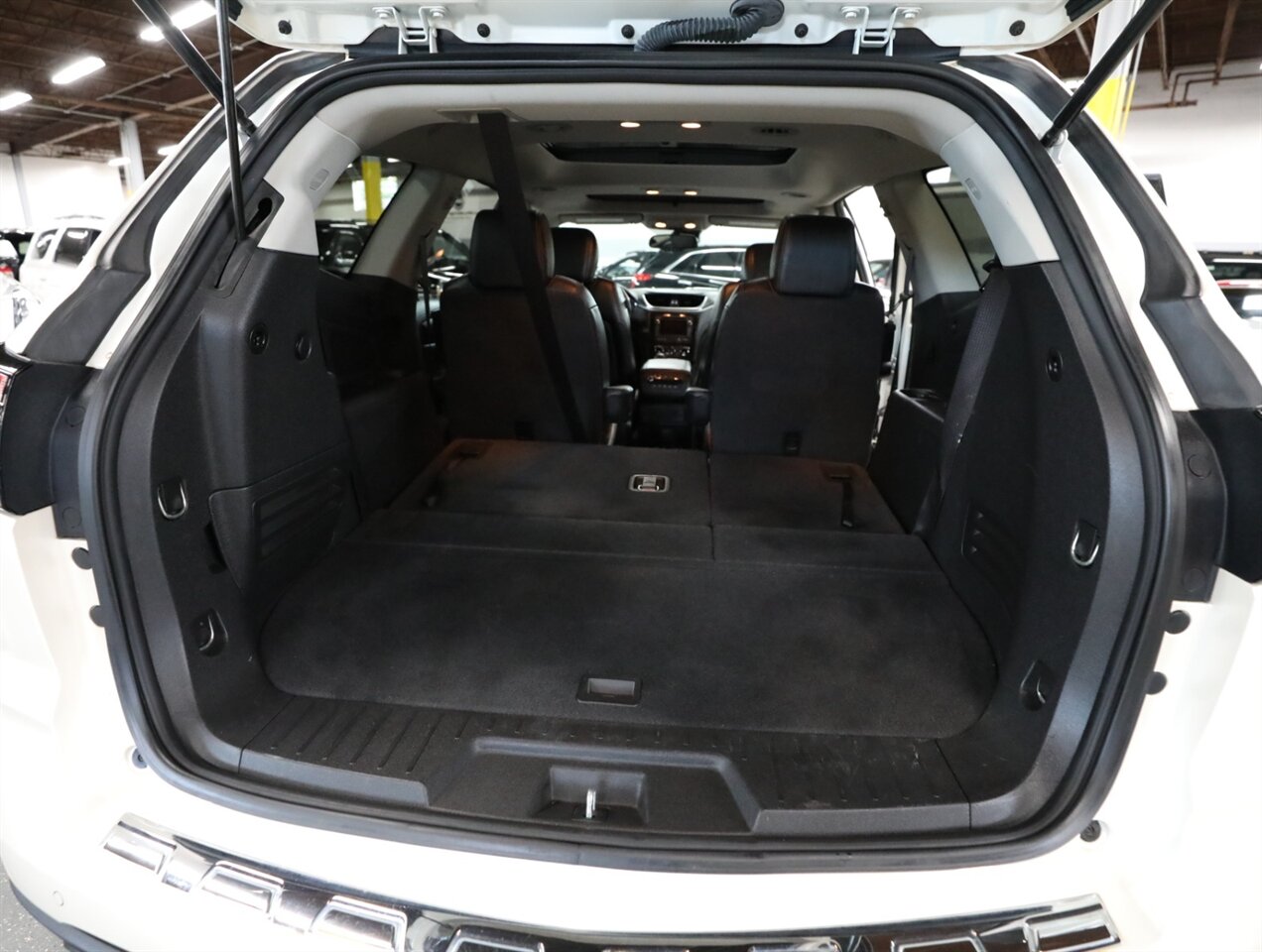 2015 Chevrolet Traverse LTZ AWD - Photo 24 - Addison, IL 60101
