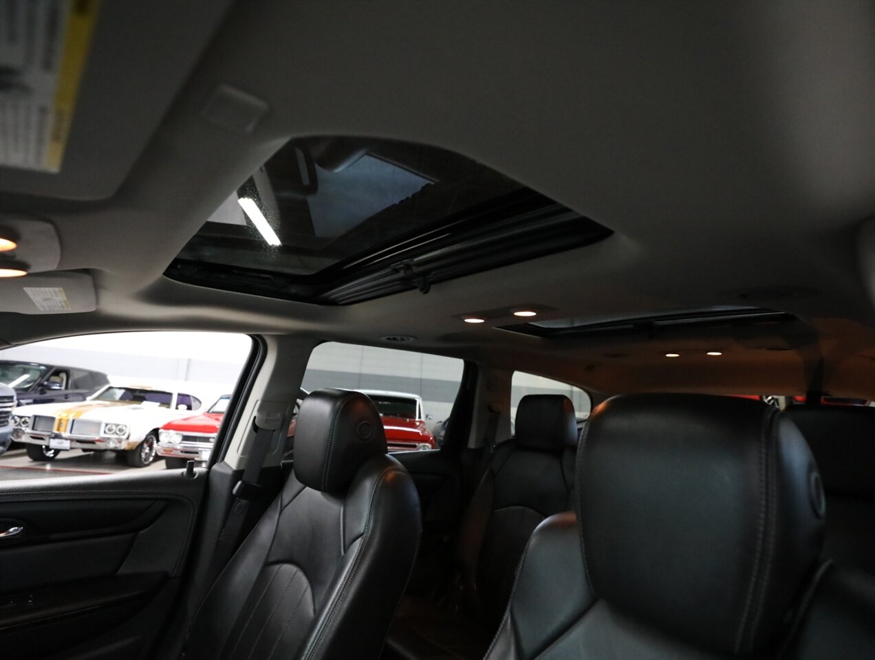 2015 Chevrolet Traverse LTZ AWD - Photo 38 - Addison, IL 60101