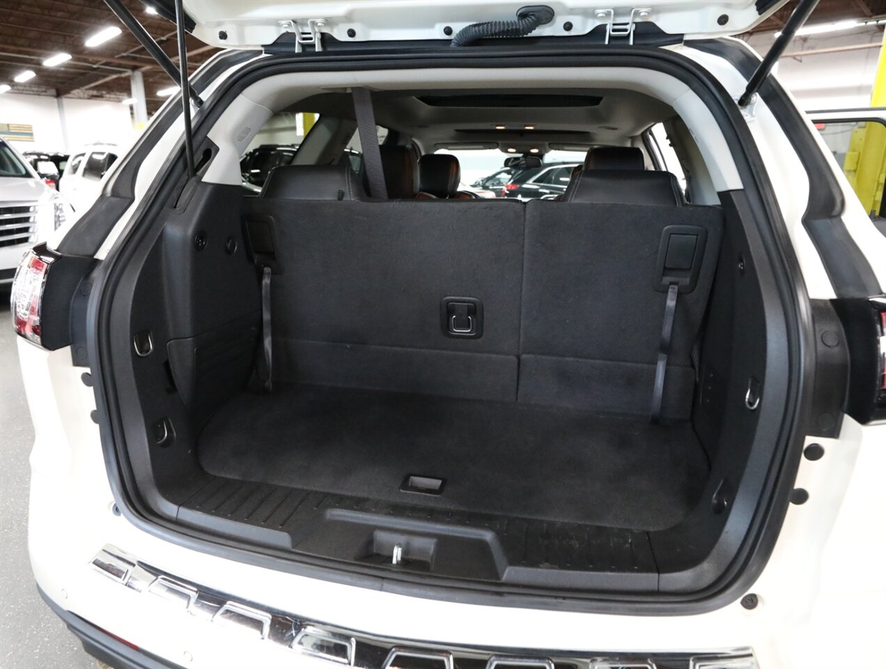 2015 Chevrolet Traverse LTZ AWD - Photo 25 - Addison, IL 60101